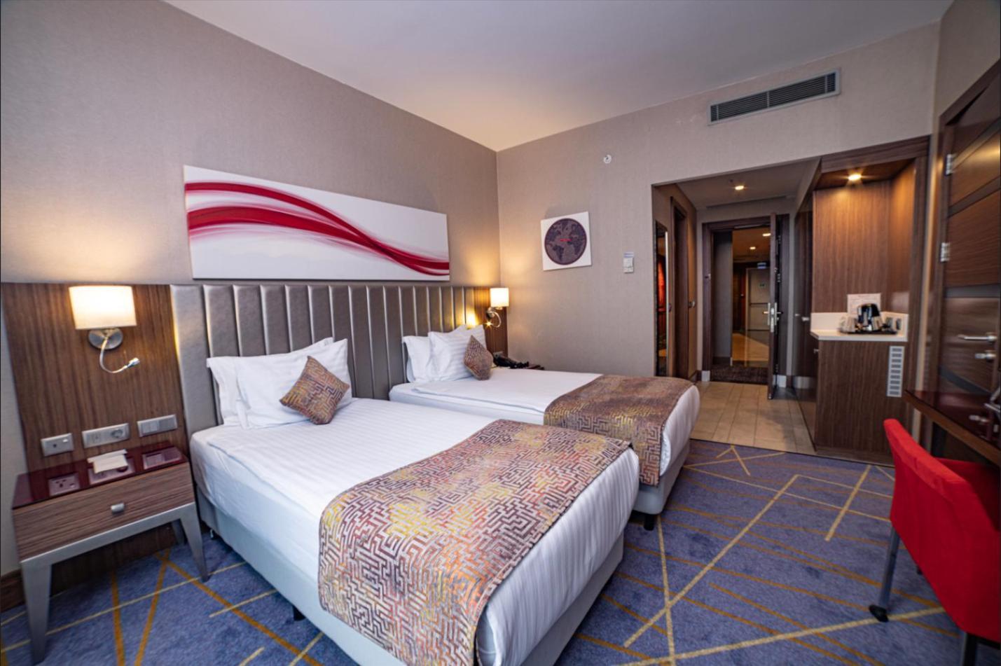 Ramada By Wyndham Istanbul Alibeykoy Hotel Buitenkant foto