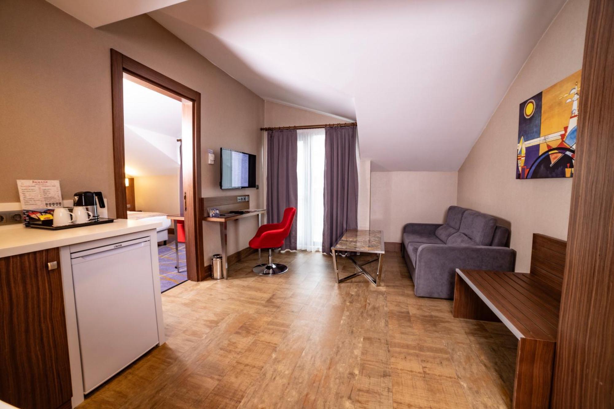Ramada By Wyndham Istanbul Alibeykoy Hotel Buitenkant foto