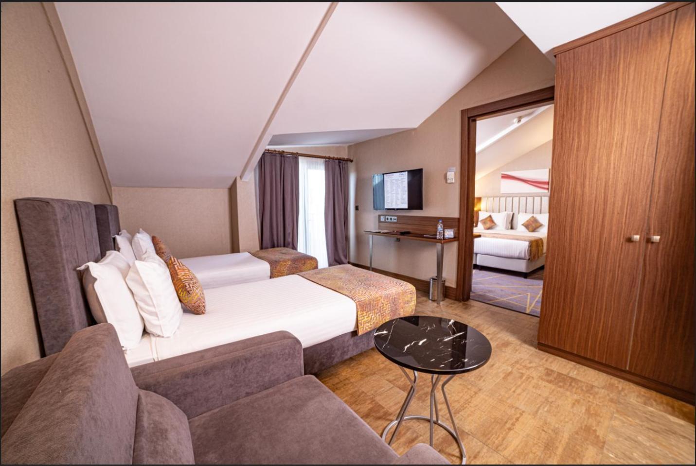 Ramada By Wyndham Istanbul Alibeykoy Hotel Buitenkant foto