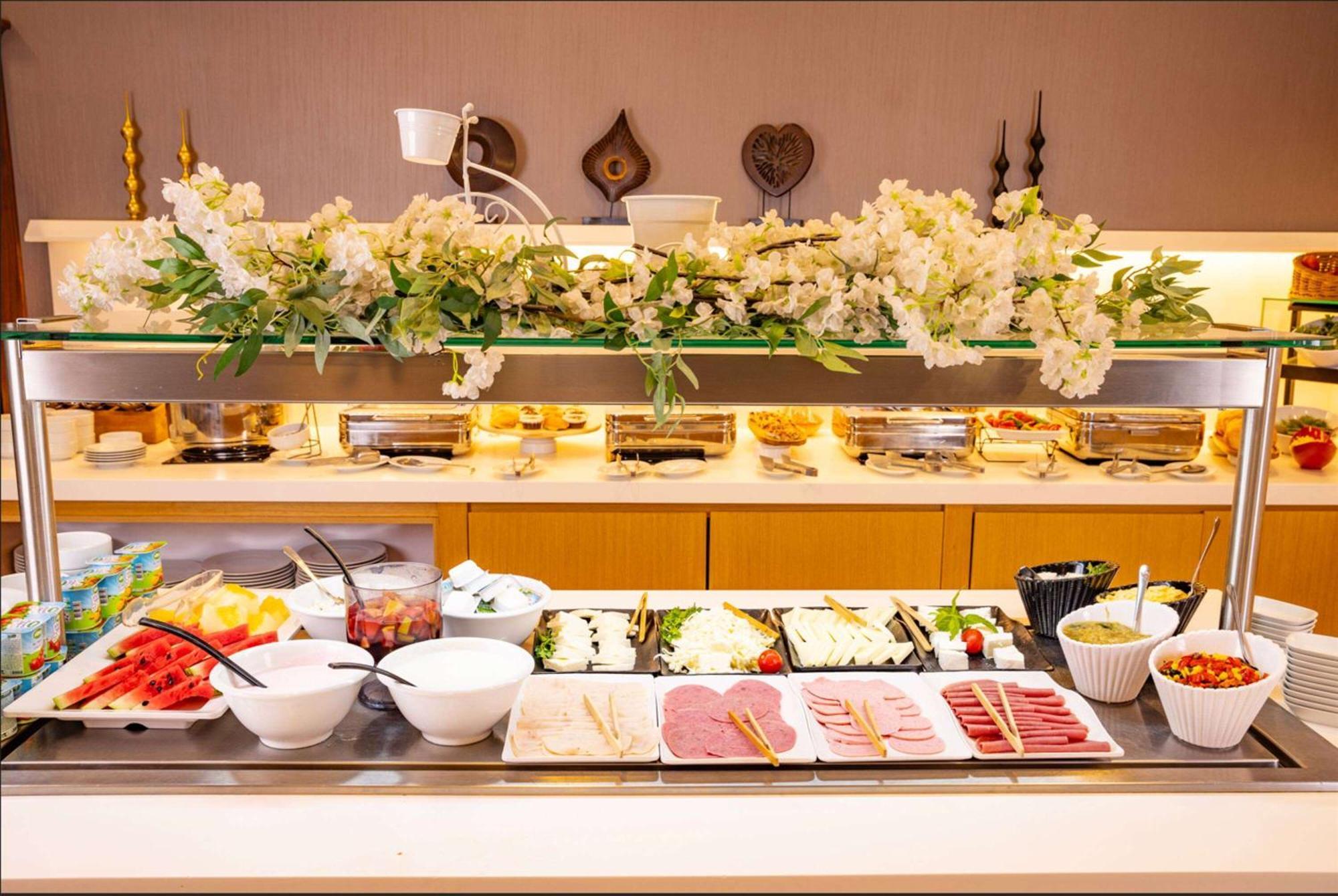 Ramada By Wyndham Istanbul Alibeykoy Hotel Buitenkant foto