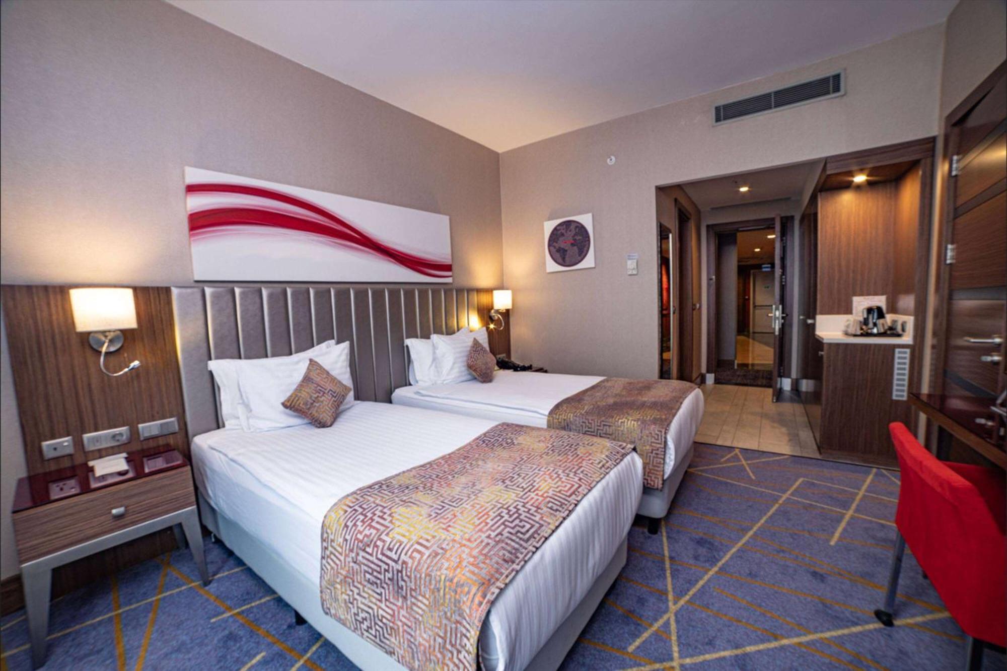 Ramada By Wyndham Istanbul Alibeykoy Hotel Buitenkant foto